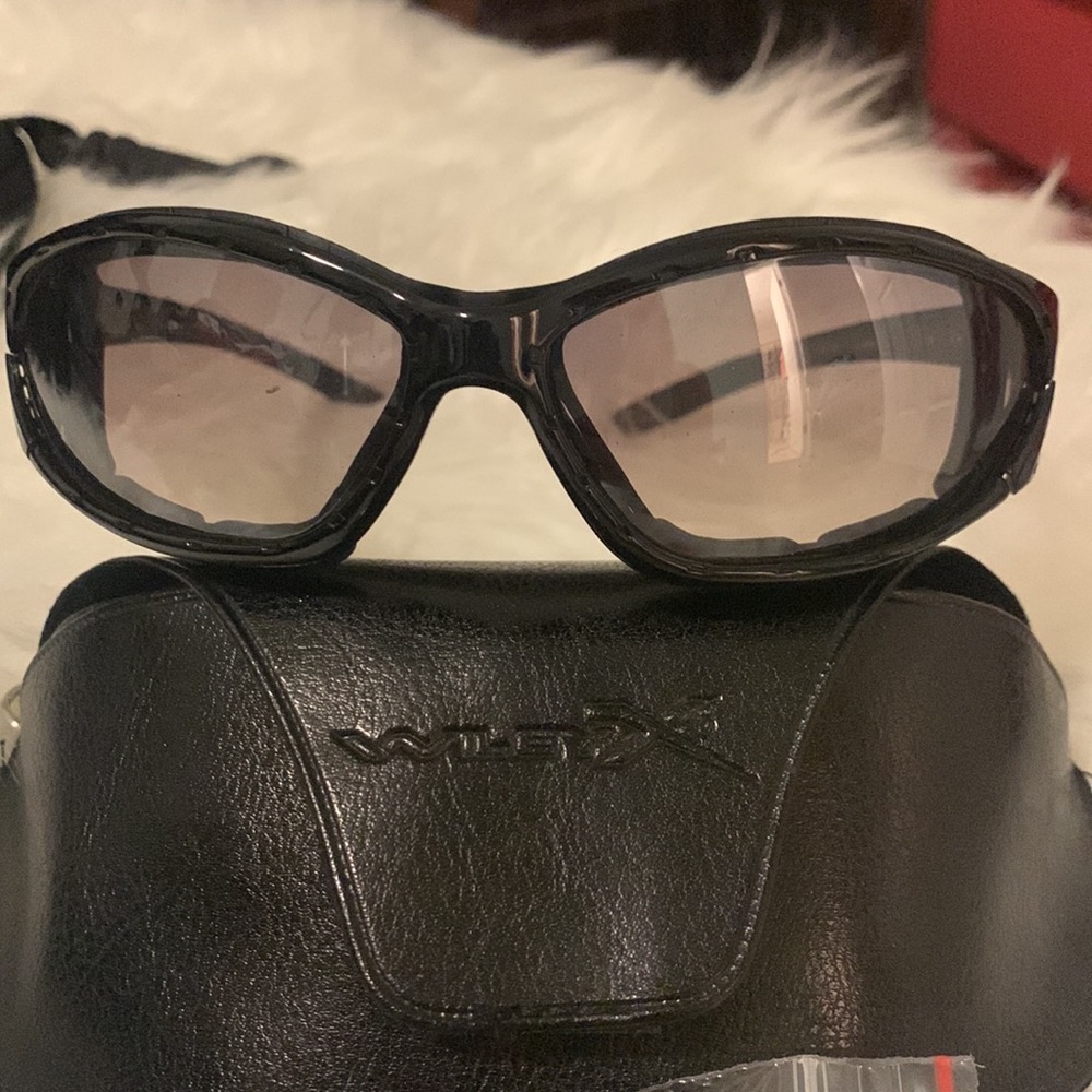 Wiley x Motorcycle glasses or sport. Unisex